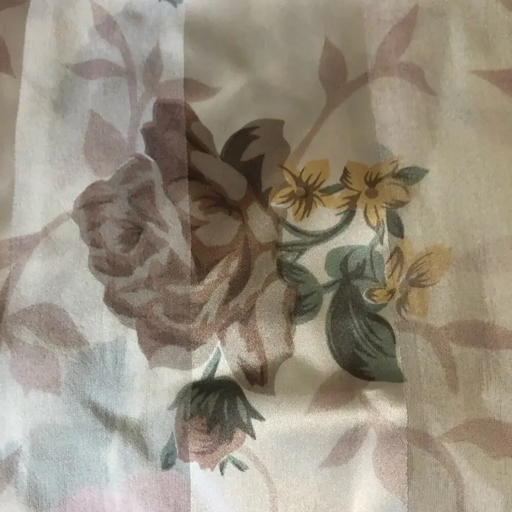 Vintage Ladies Scarf Floral Roses Rolled Edges Satin Feel Rectangle 51